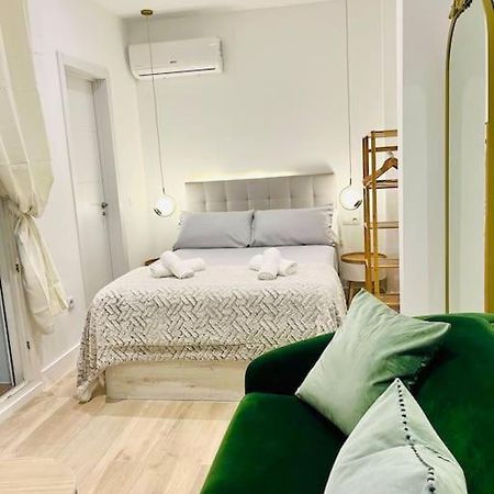 Appartement New Luxurious Studio With Patio/Center à Málaga Extérieur photo