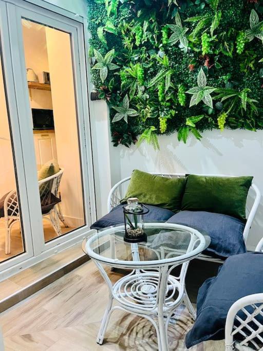 Appartement New Luxurious Studio With Patio/Center à Málaga Extérieur photo