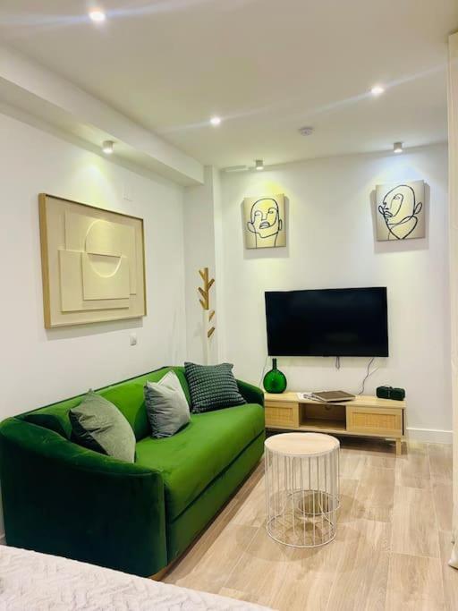 Appartement New Luxurious Studio With Patio/Center à Málaga Extérieur photo